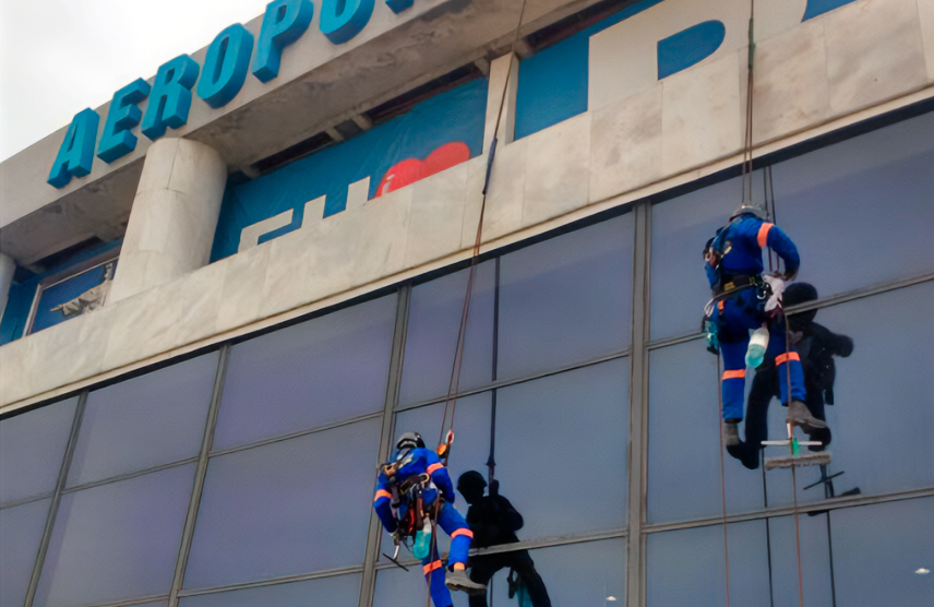 **Limpeza de Fachada com Alpinismo Industrial no Rio de Janeiro**